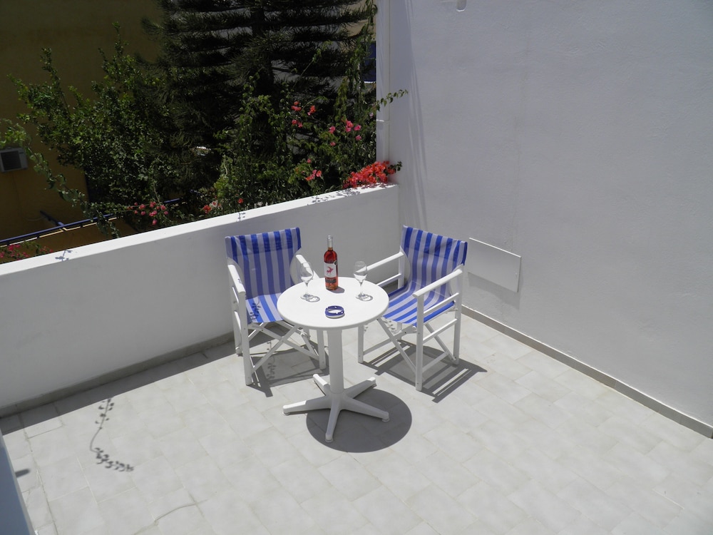 Levante Beach Hotel 11/65