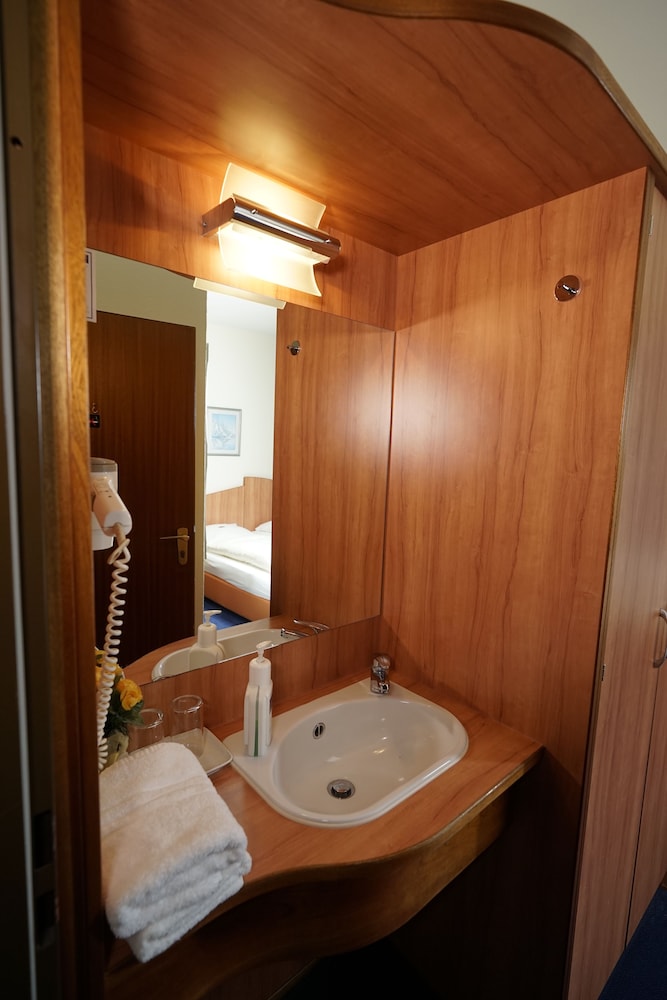 MD-RABE'S HOTEL KIEL 47/49