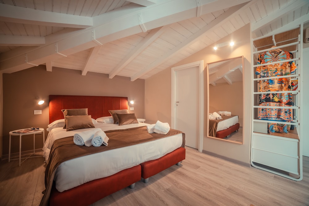 ROOM, TRIPLE