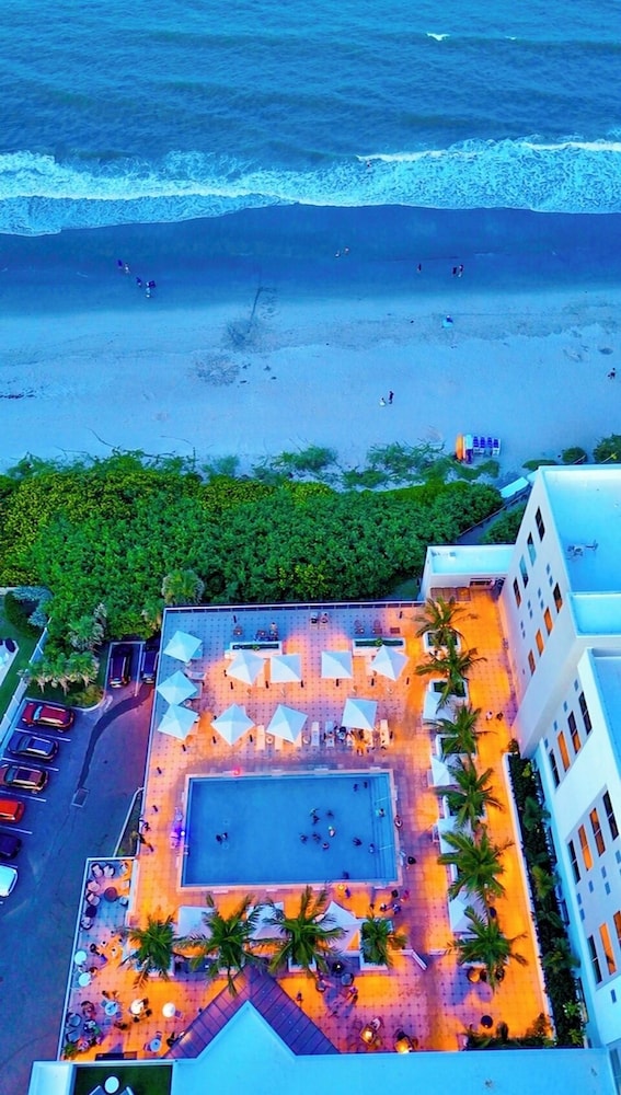 Element Melbourne Oceanfront 2/57