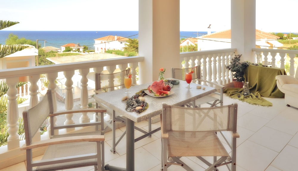 Belussi Beach Hotel & Suites 44/50