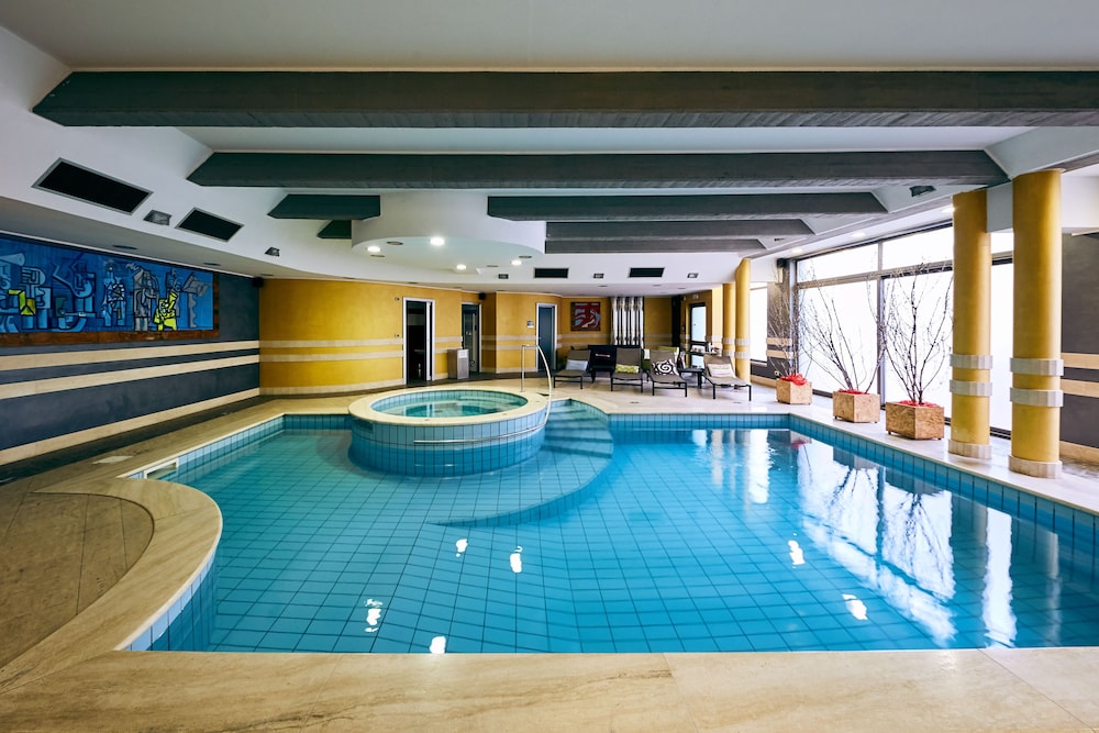swimming pool spa