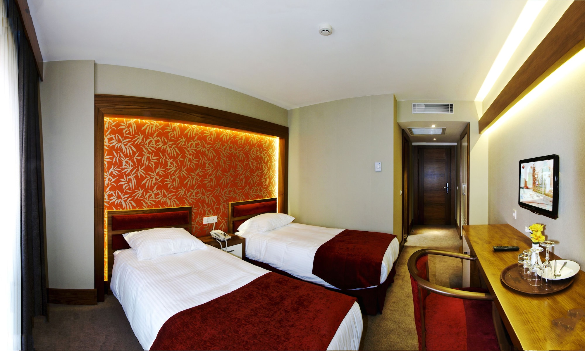 ROOM, SINGLE
