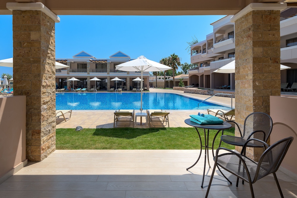 La Marquise Luxury Resort Complex 10/71