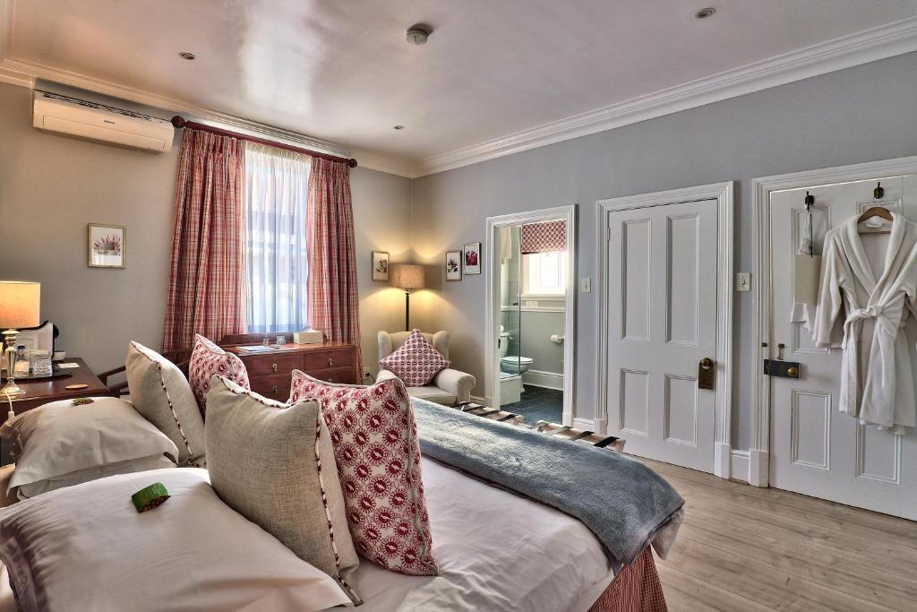 Deluxe, Double or Twin Bed