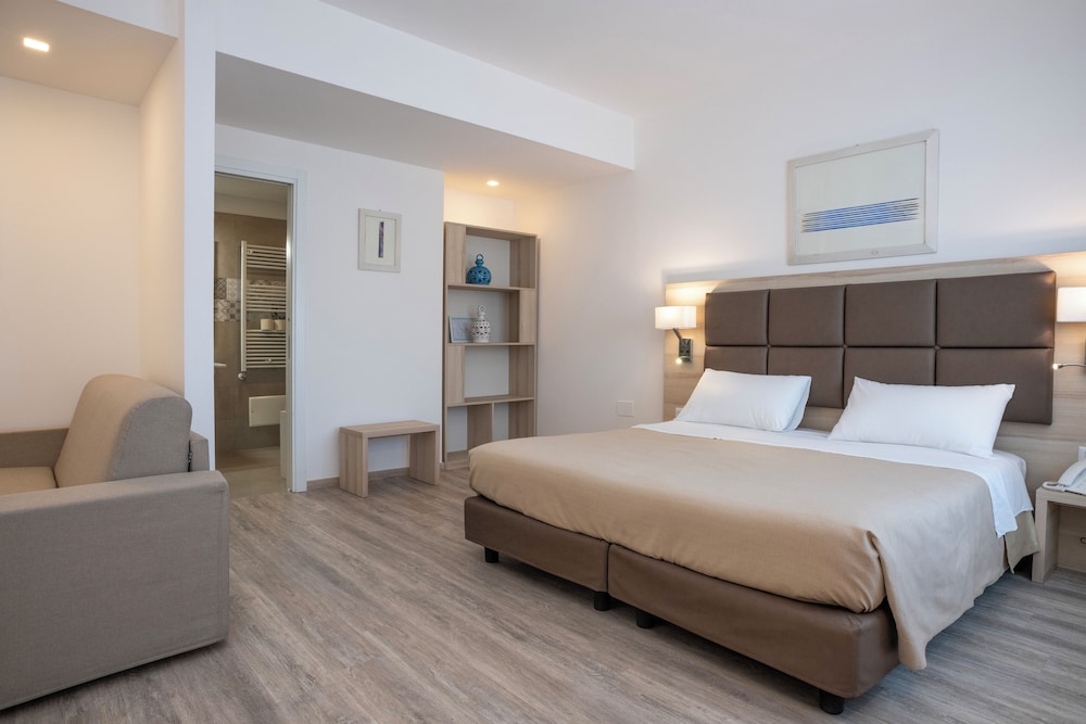 Hotel Albania 27/73