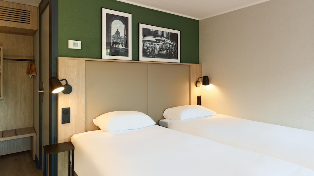Standard, Twin Beds