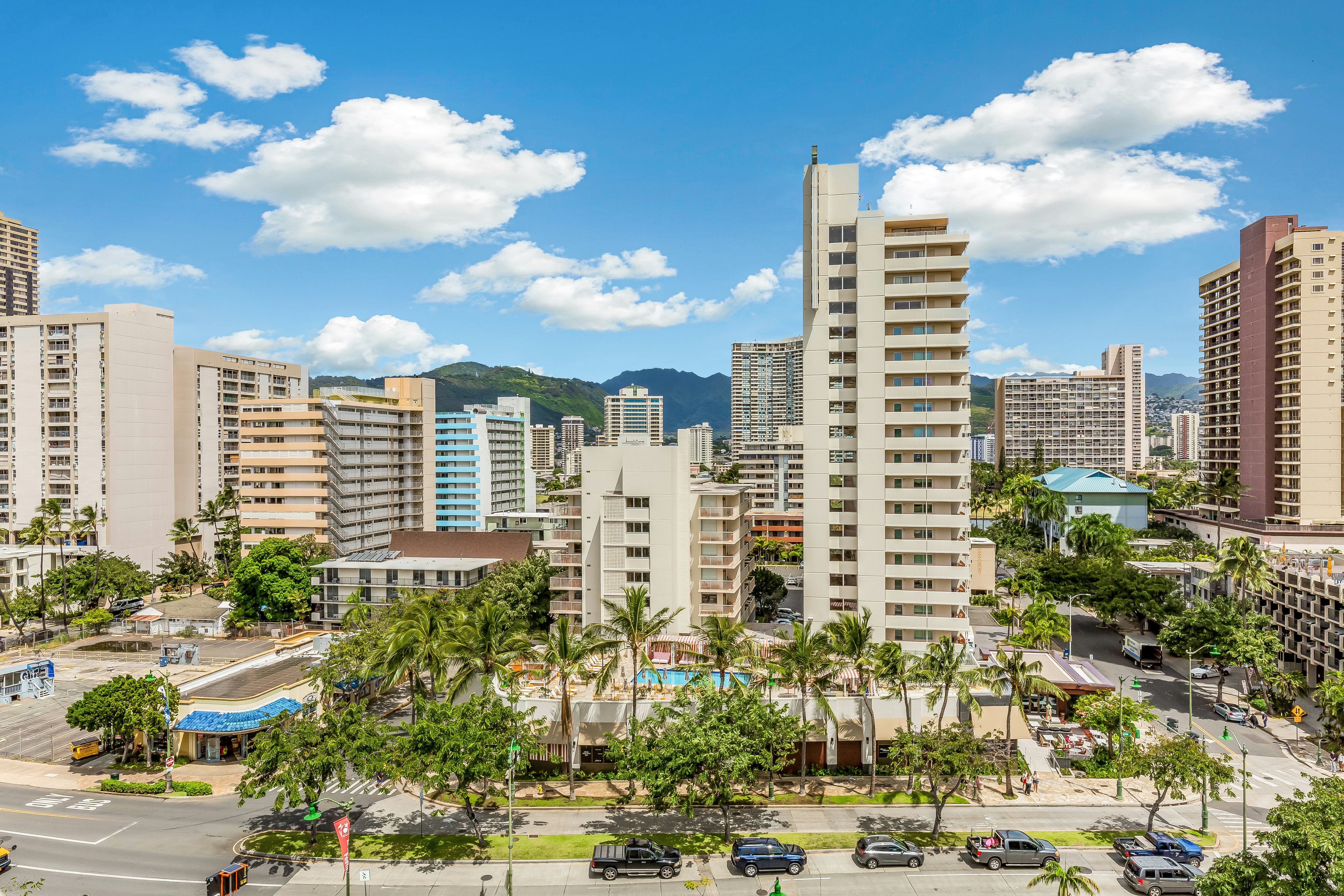 Luana Waikiki Hotel and Suites 38/50