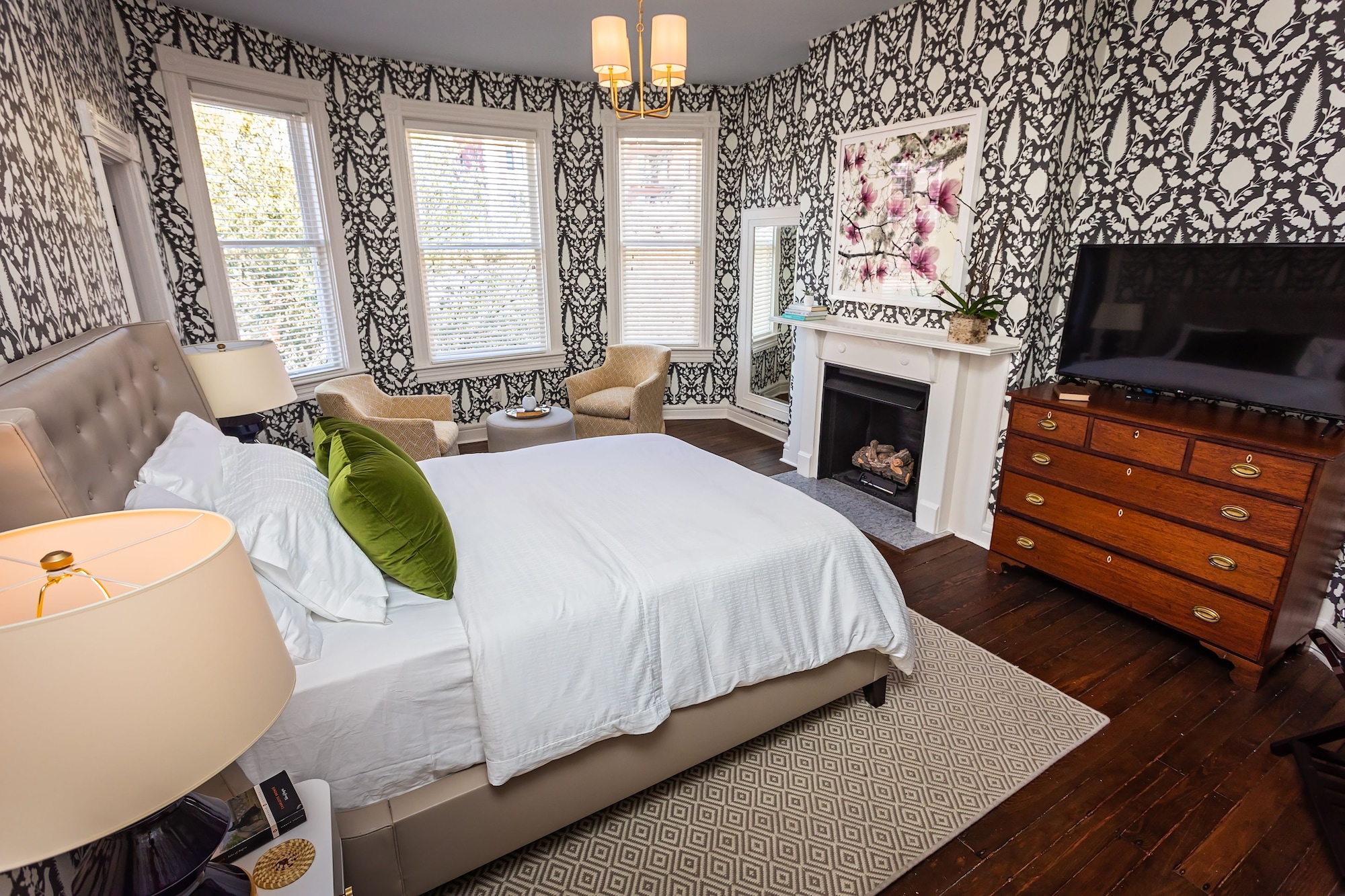 MAGNOLIA, SUITE