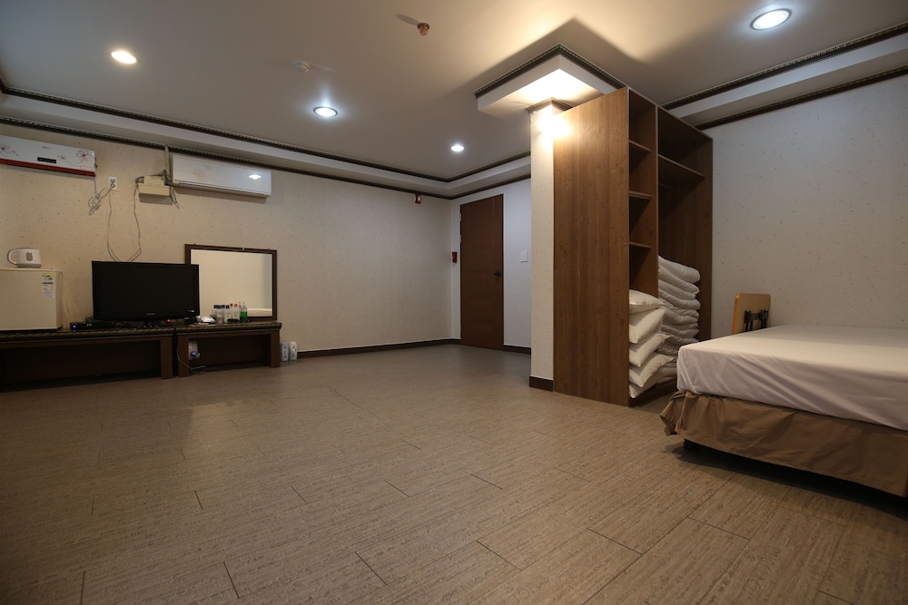 R.I Spa Hotel 7/40