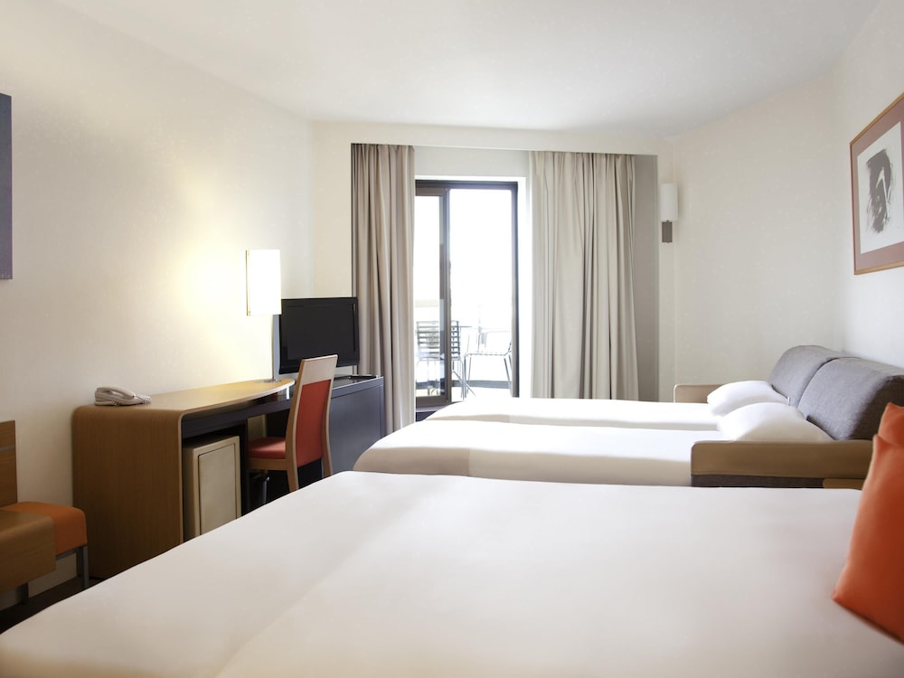 NOVOTEL MASSY PALAISEAU 19/80