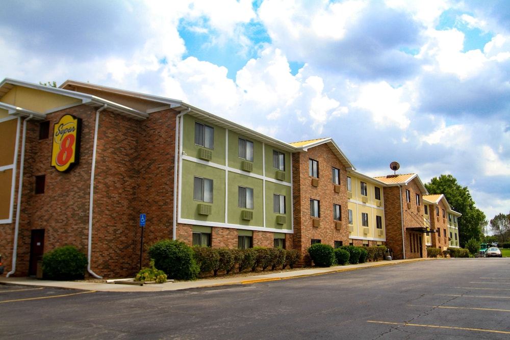 Super 8 by Wyndham Lenexa Overland Park/Mall Area 5/70