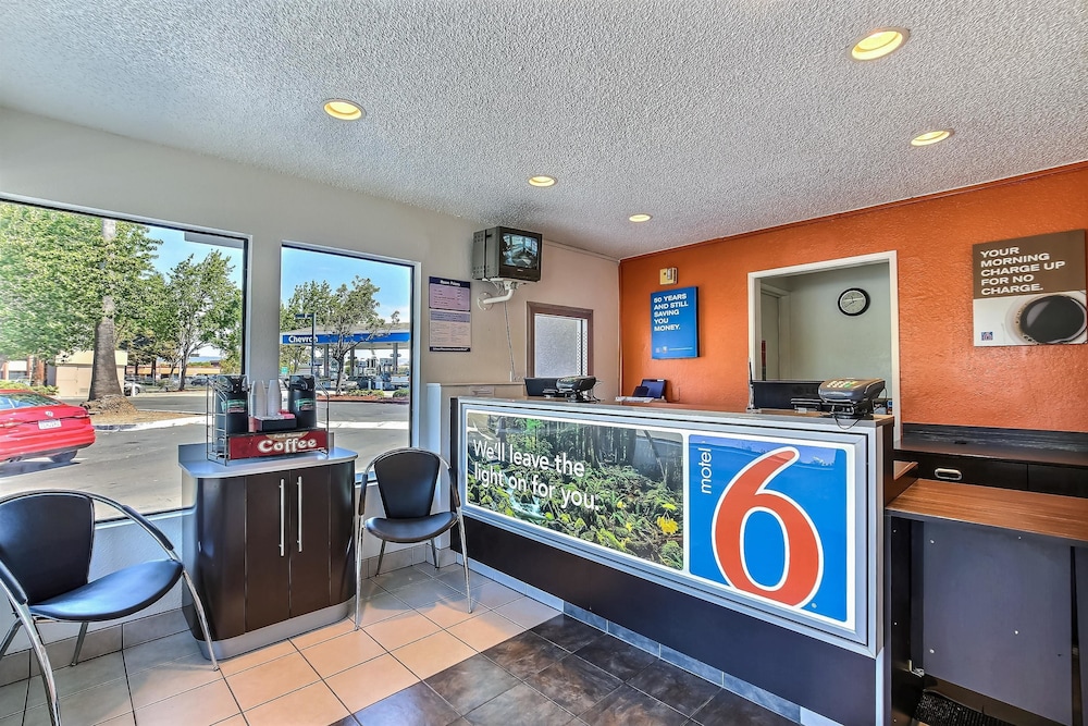 Motel6 Pleasanton, CA 18/63