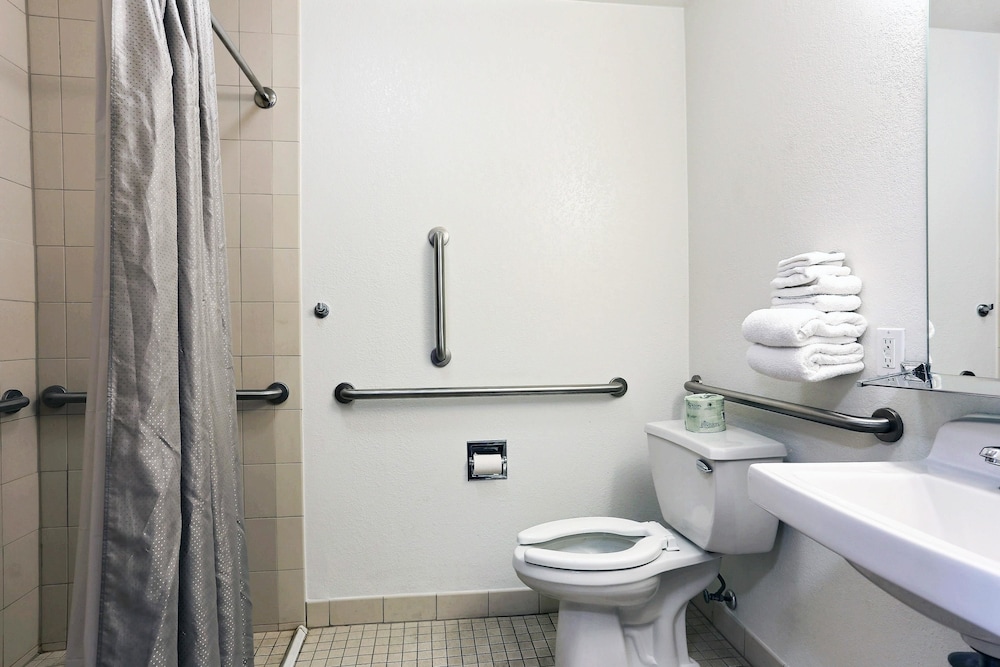 Econo Lodge Idaho Falls, ID 19/48