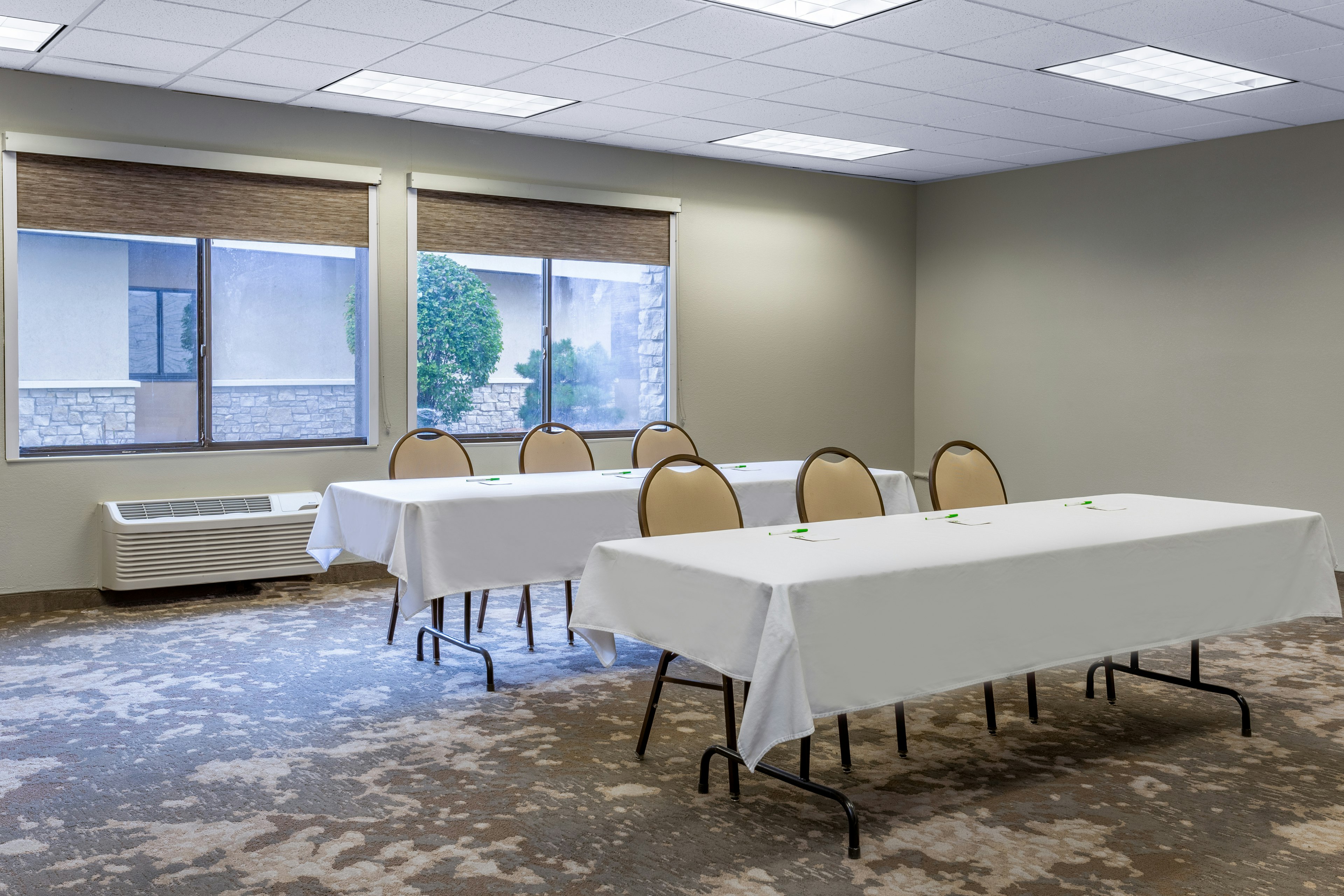 HOLIDAY INN ROCKFORD 38/42