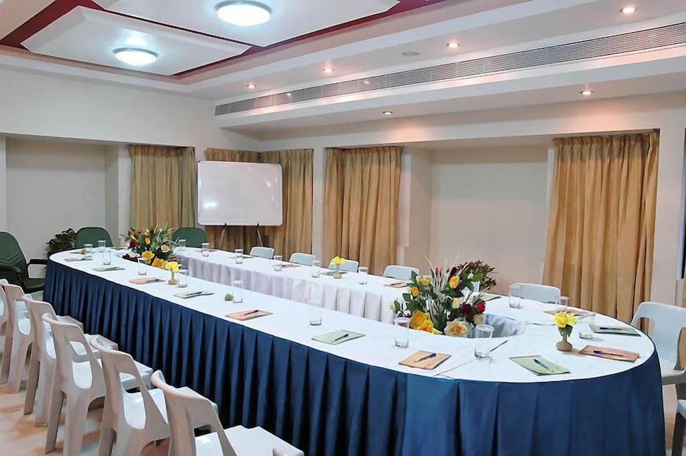 Hotel Gnanam 46/49
