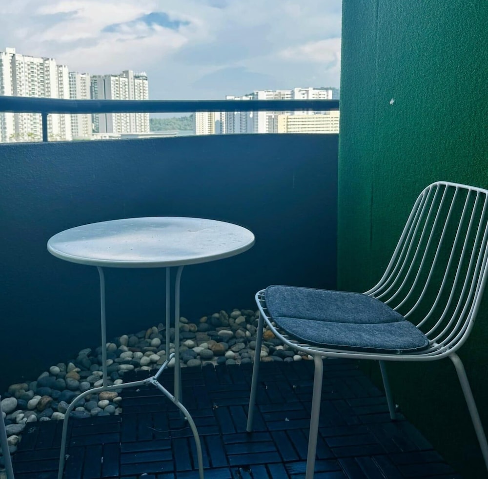 Century Bay Private Residences 64/68