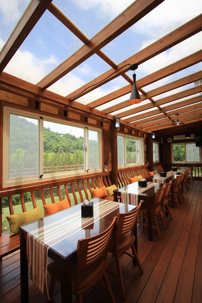 Cai Feng B&amp;B 24/37