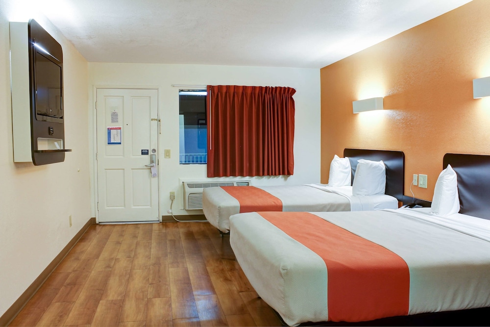 Motel6 Bishop, CA 7/33
