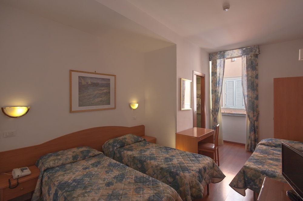 Tirreno Hotel 15/70