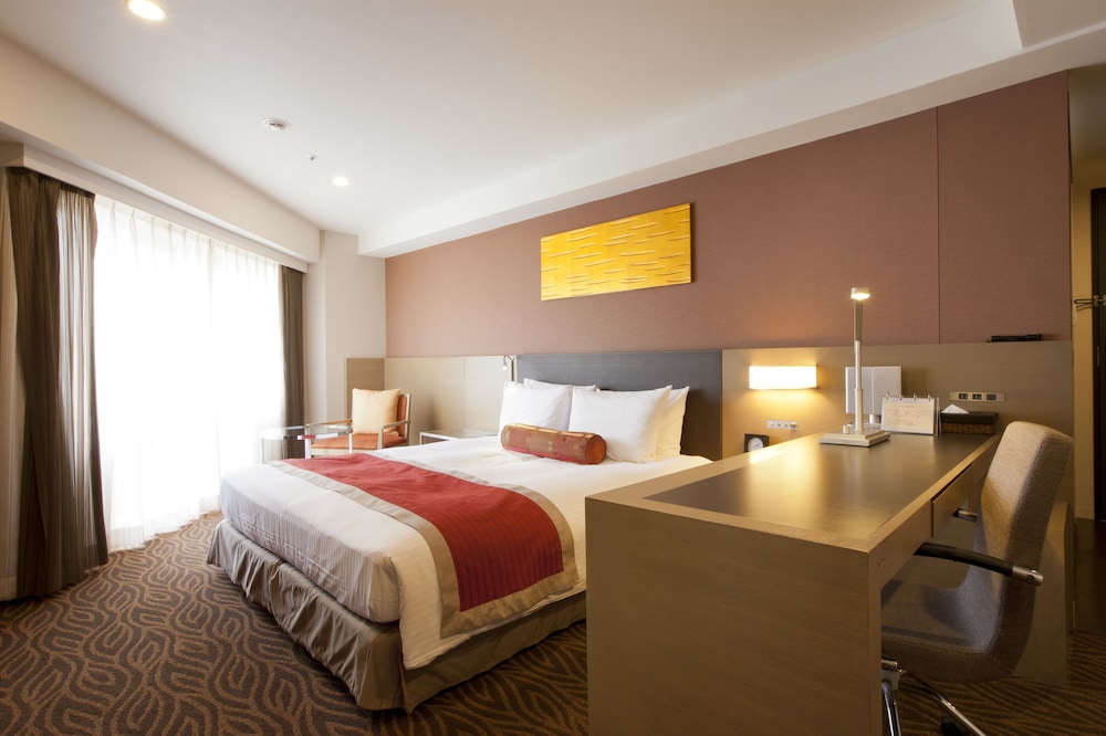 ROOM, DOUBLE BED, CORNER