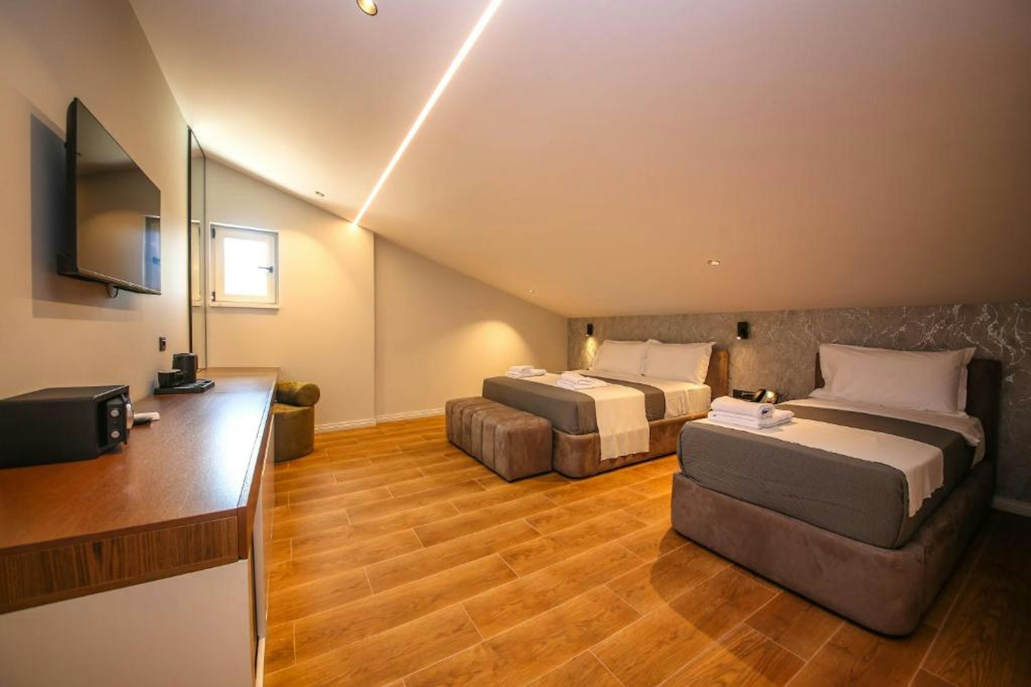 Comfort Boutique Hotel Tirana 10/60