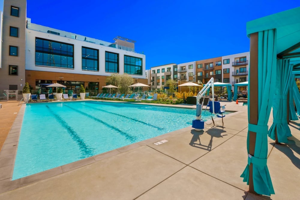 Bluebird Suites near Facebook HQ 15/45