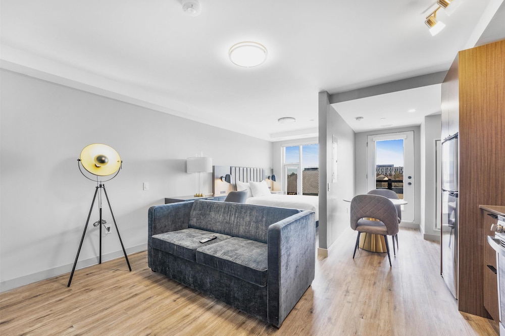 Skye Hotel & Residences, BW Signature Collection 5/30