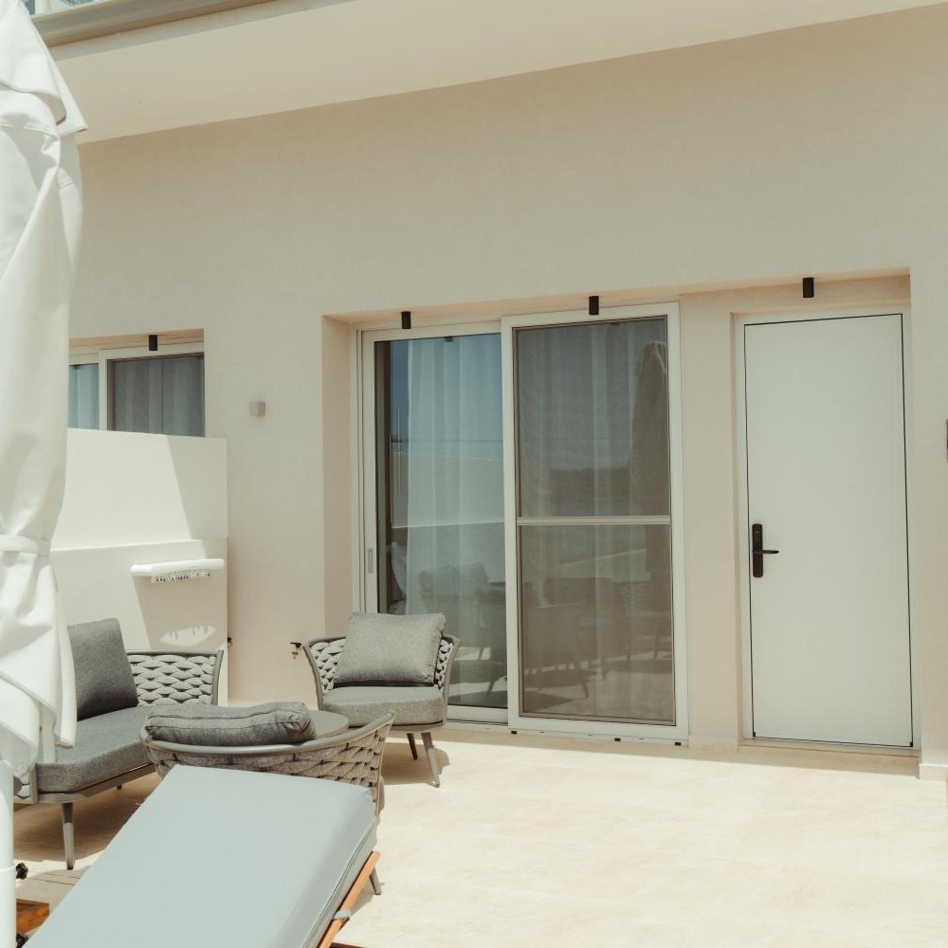 جناح جونيور بمسبح خاص، Limanaki Hotel 9/10