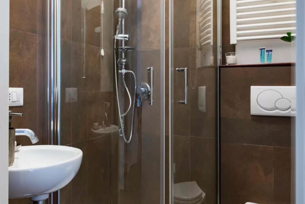 The Sistina Suite 32/46