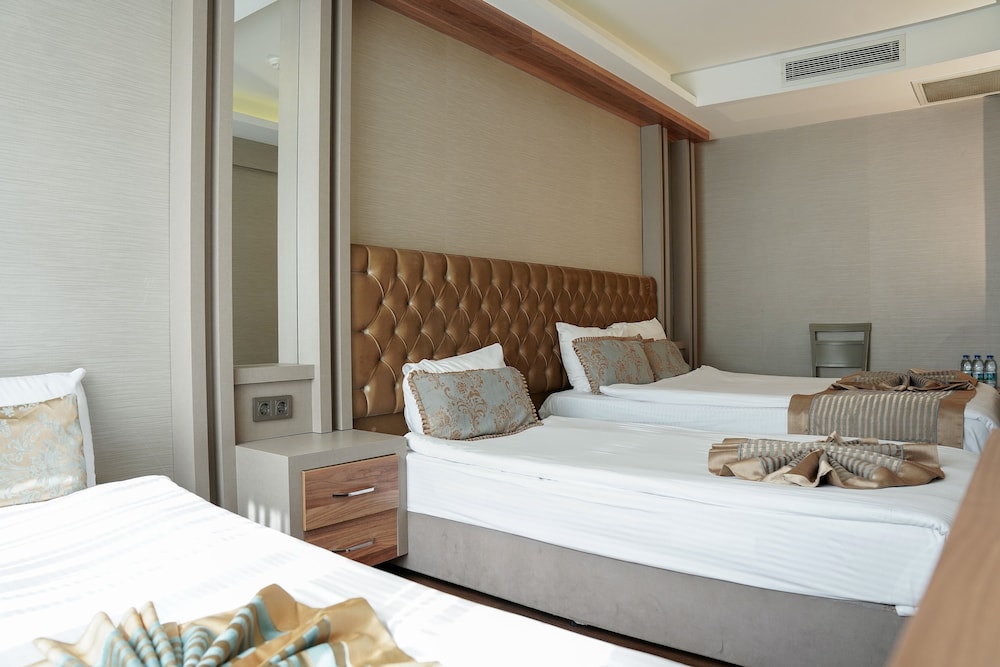 Enerji Hotel 12/46
