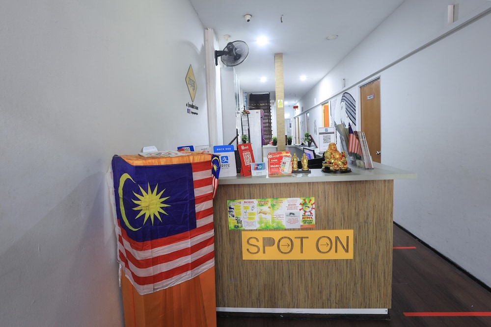 SPOT ON 90236 Zigzag Travellers Home 6/44