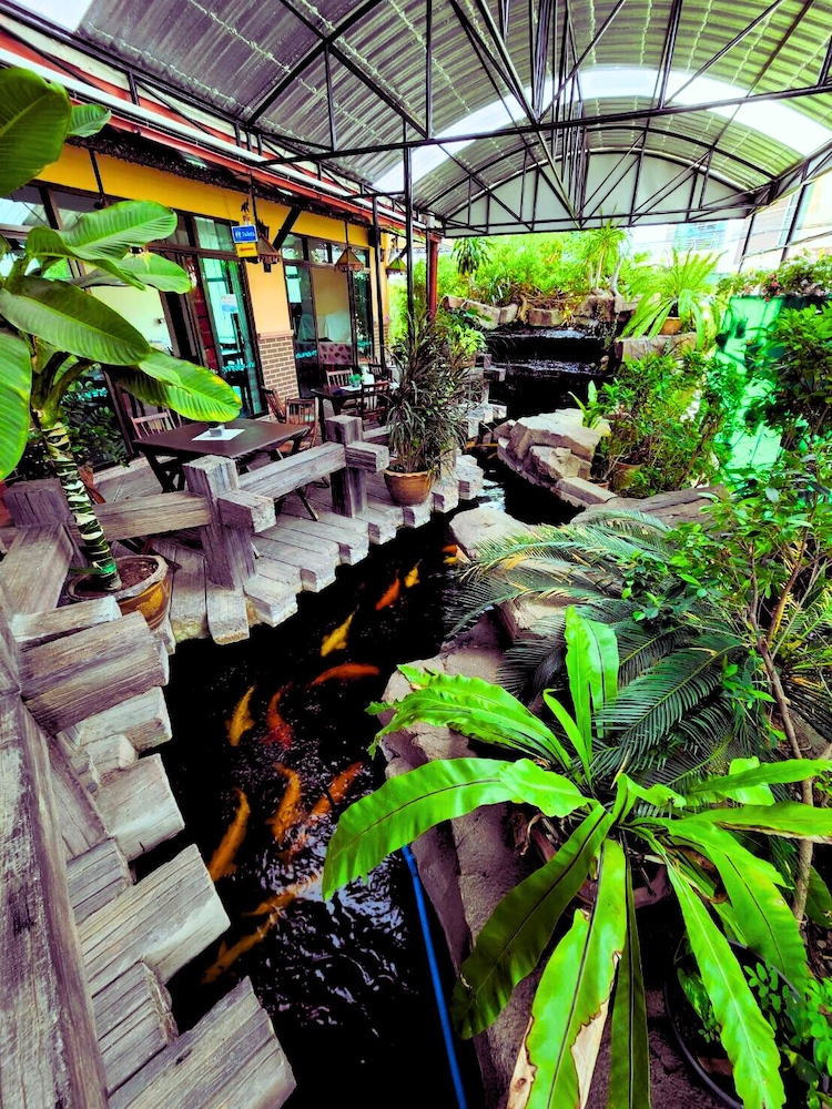Rayong Lanna Hotel 52/56