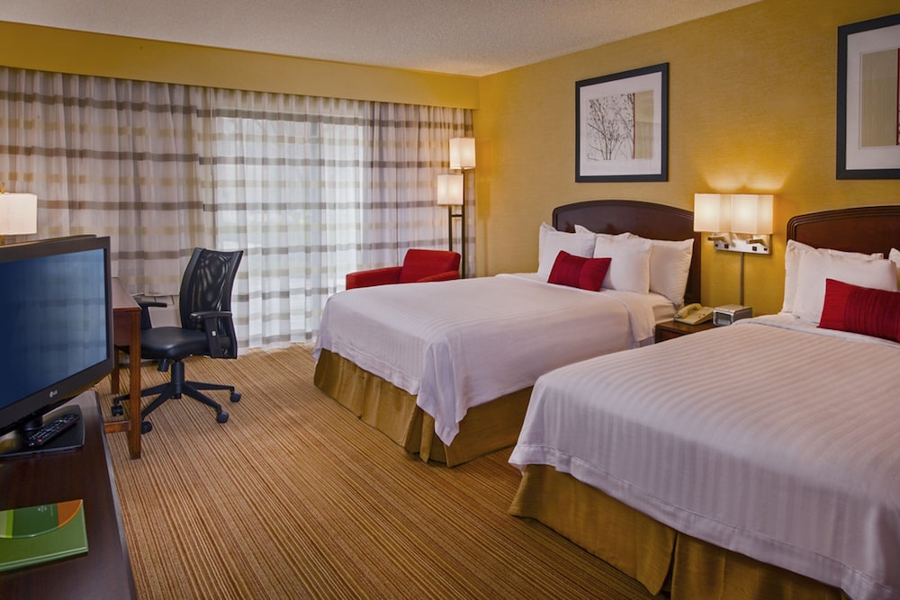 Courtyard by Marriott Richmond Northwest 3/25