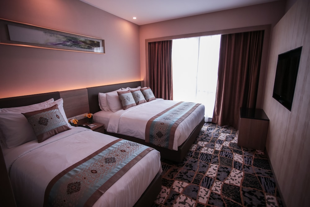 V8 Hotel 9/34