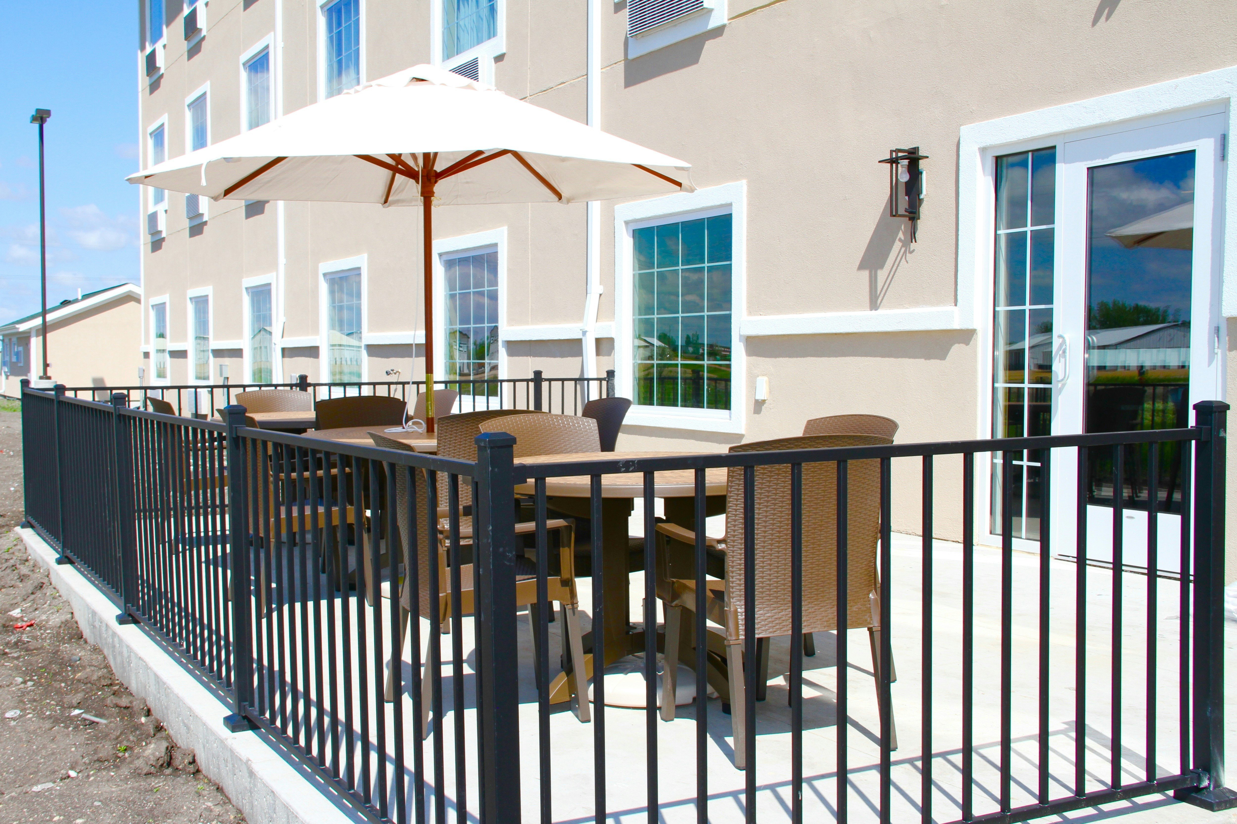 Cobblestone Hotel & Suites - Devils Lake 2/62