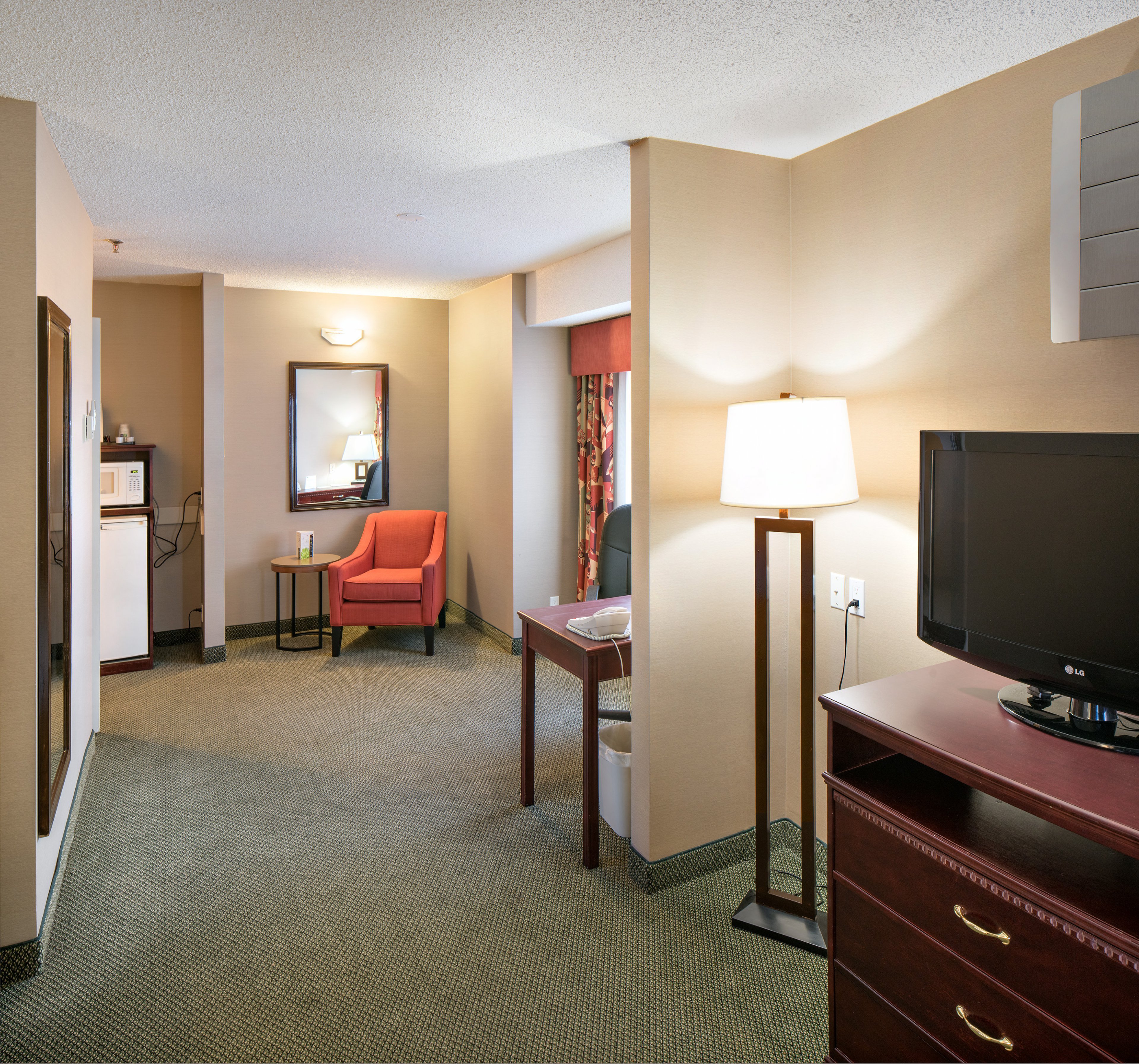 HOLIDAY INN EXPRESS RED DEER 26/68