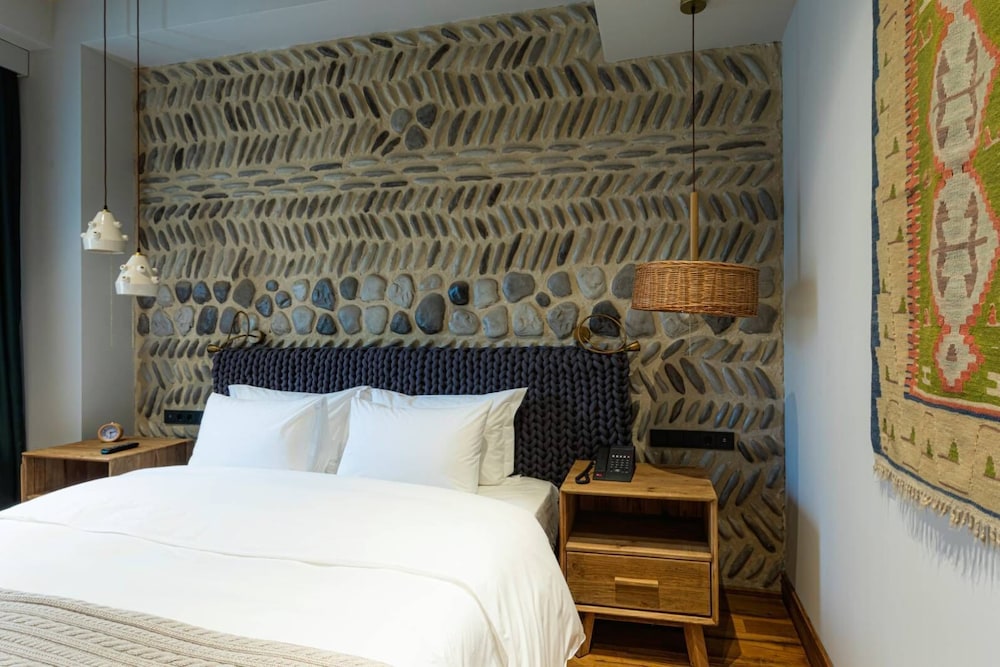 STANDARD, DOUBLE OR TWIN BED