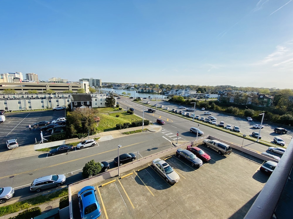 Red Roof PLUS+ & Suites Virginia Beach - Seaside 37/45