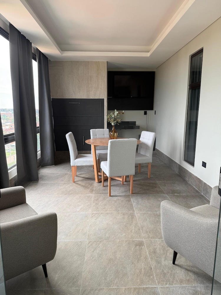 Ramada Suites by Wyndham Asuncion Aeropuerto 49/60