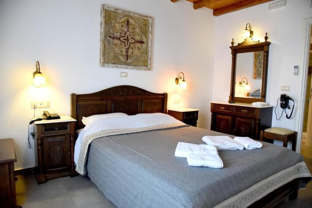 Messaria Hotel 16/63