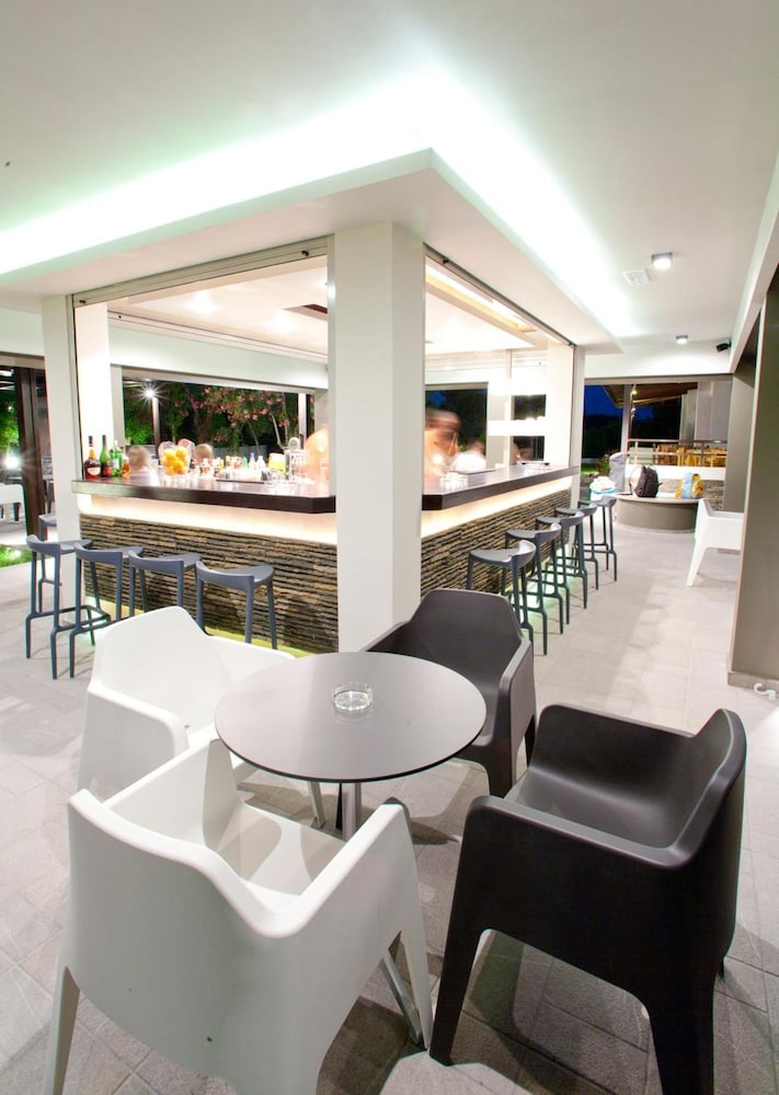 Family World Aqua Beach Matoula Complex 23/48