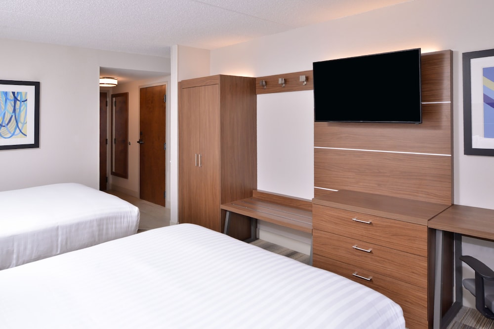 Holiday Inn Express Hotel and Suites Indianapolis Downtown Convention Center Area 21/48