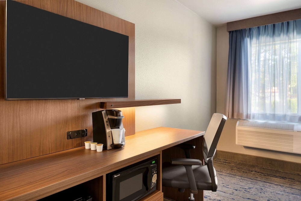 La Quinta Inn And Suites By Wyndham Springfield 40/46