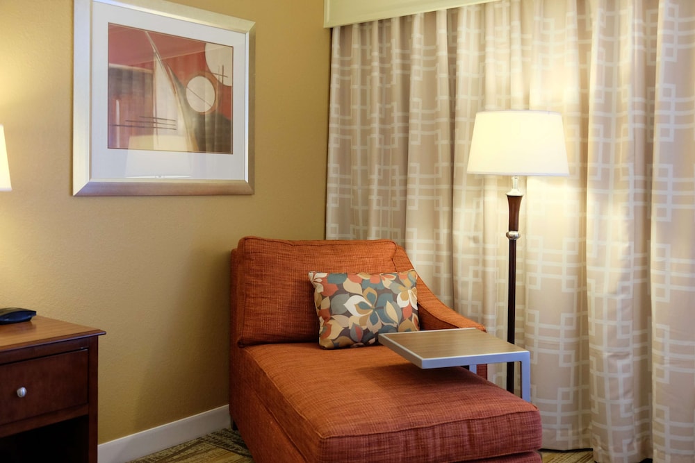 Hampton Inn Lima 51/73