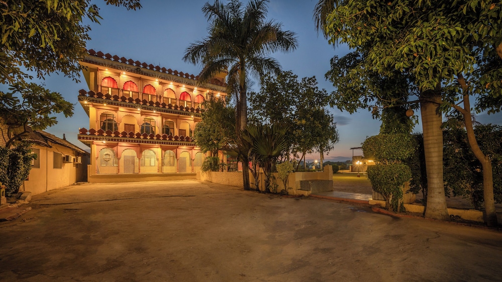 THE COUNTRY SIDE RESORT 2/48
