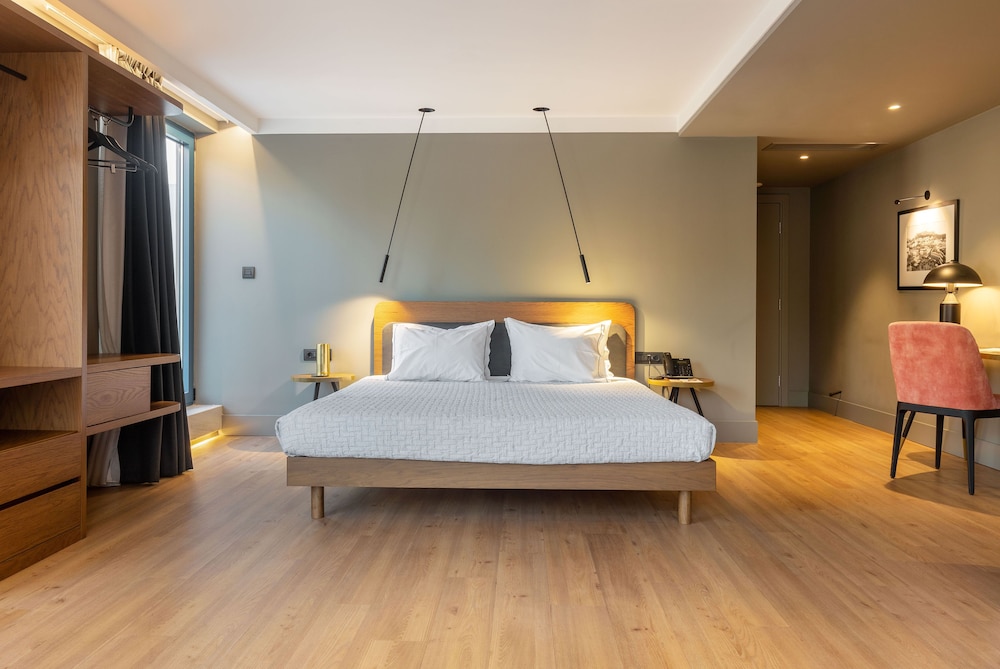 Roomy, Suite, King Bed, Acropolis View, Sofa, Balcony