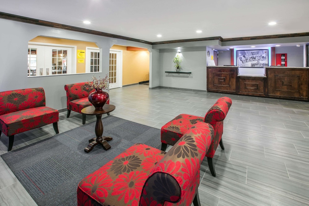 Super 8 by Wyndham Farmers Branch/North Dallas 19/28