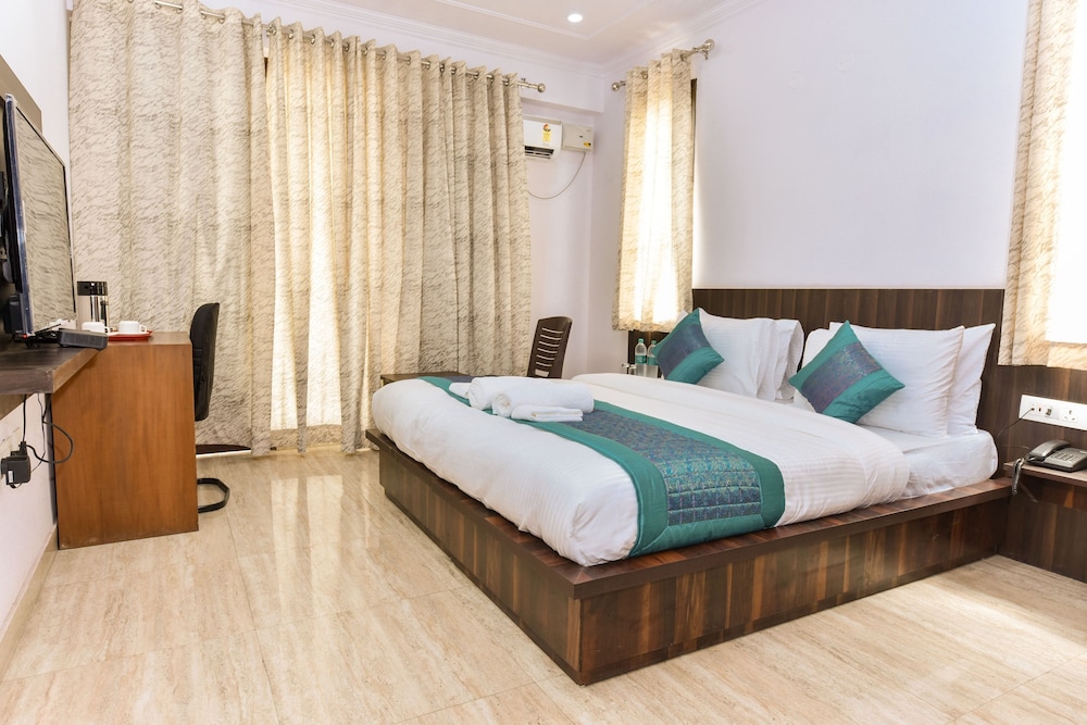 Hotel Noida International 25/50