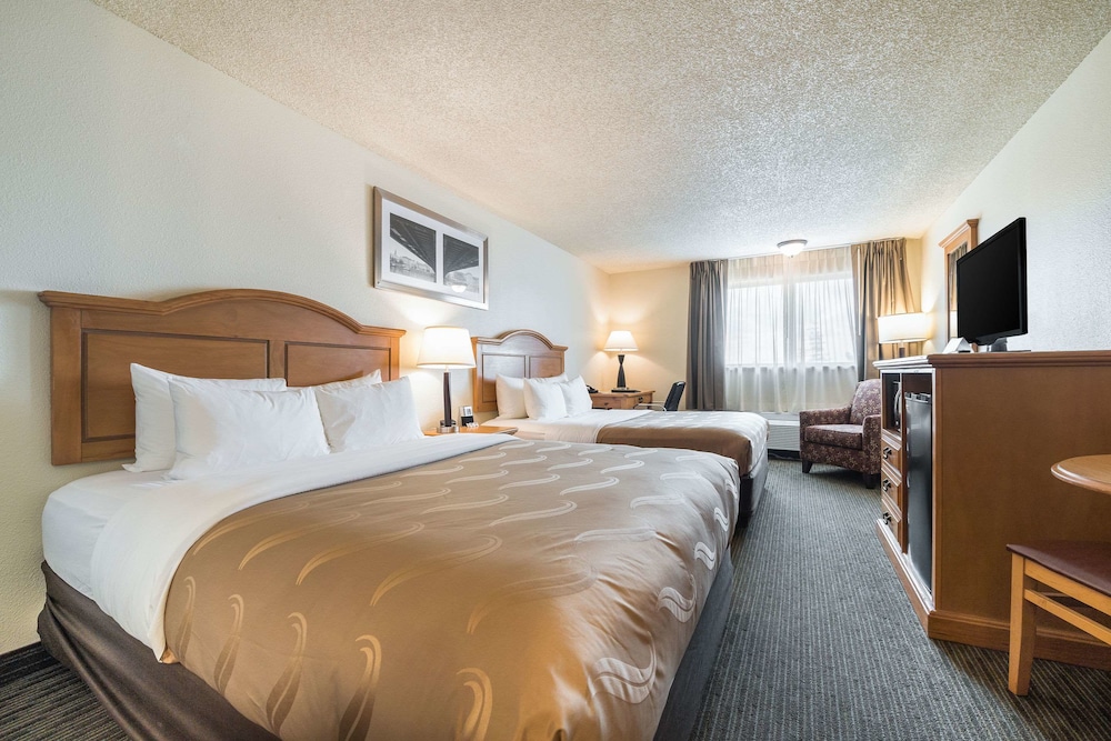 غرفة قياسية بسريرين كوين، Quality Inn & Suites Silverdale Bangor-Keyport 5/10